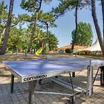 בית נופש Front In With Heated Swimming Pool